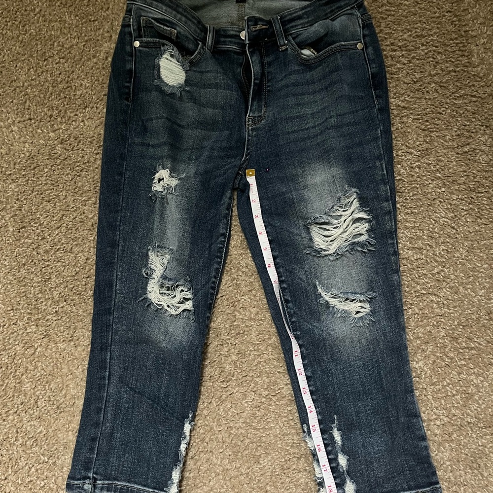 Judy Blue Ankle Cropped Distressed Blue Jeans